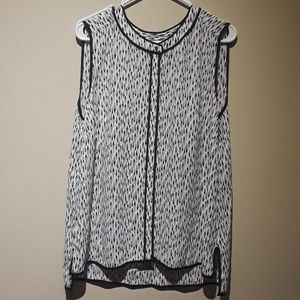 *NWOT* Liz Claiborne White W/ Black Geo Sheer Top